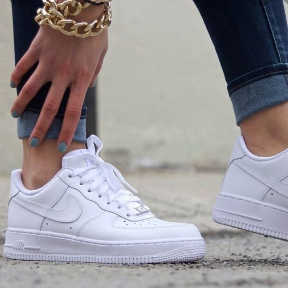NEW Nike Air Force 1 White Sneakers Size 9